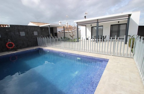 Campano House | private Pool, modern and perfect holiday home casa Hugo with AC and Barbecue