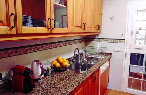 Urbanizacion Pinos Verdes Ski Chalet | private villa on the beach, very quiet