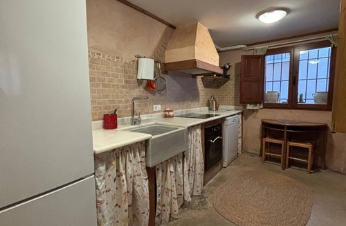 Algimia de Almonacid Cottage | Renovated house with fireplace, next to hiking trails in a natural park