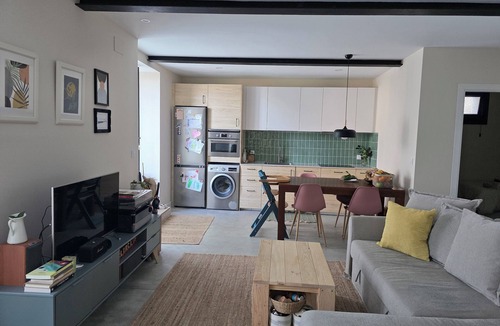 Bueu Cottage | Renovated stone house: orchard, hörreo and sea view. Bright and modern.