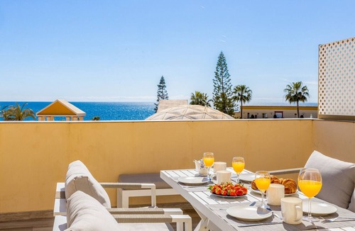 Nikki Beach Apartment | Romana Playa studio - beachfront complex Elviria