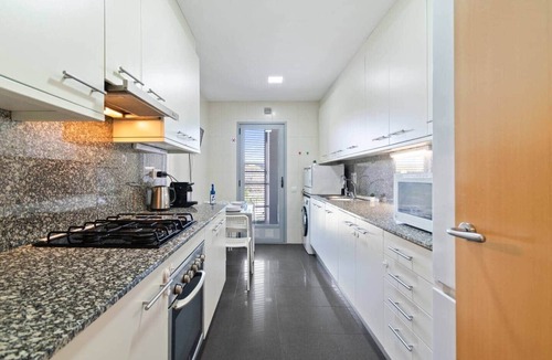 El Port Apartment | Room Logan FIRA GRAN VIA Bcn -2 single beds