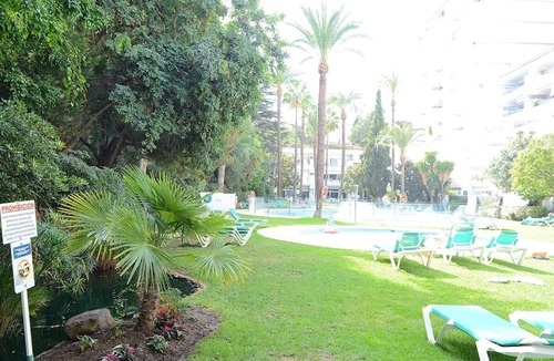 Golden Mile Apartment | Royal Oasis in Marbella's Golden Mile, with swimming pool and parking