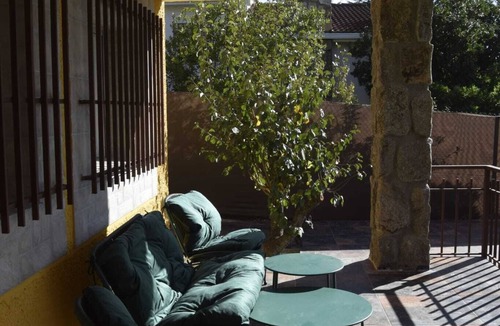 Becerril de la Sierra Ski Chalet | Rural house with heated swimming pool. Routes on foot and on horseback. Pets are allowed.