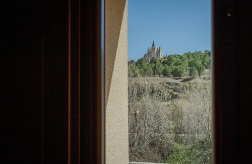 Segovia House | Rural House 'Casa Agapito Marazuela' with Mountain Views, Private Garden, and Wi-Fi