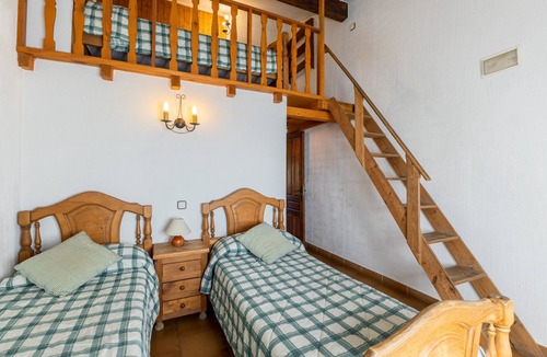 La Serna del Monte Bed & Breakfast | Rural House 'La Cárcava' with Mountain Views, Private Terrace, Pool, and EV Charger