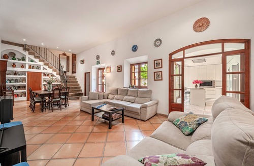 Binissalem House | Sa Llimonera de Binissalem, Holiday Home with Pool, 6 Bedrooms & Air Conditioning