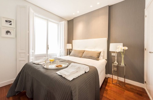 Huertas Apartment | Santa Ana Plaza