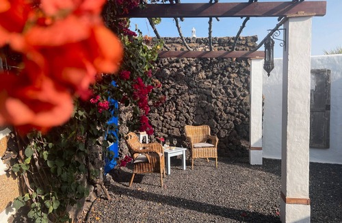 Uga House | Schön eingerichtetes Bauernhaus - La Finca Yazmina by Interhome