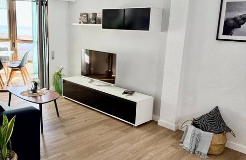 Retamar Apartment | Sea View Apartment with Pool in Almería for up to 4 Guests