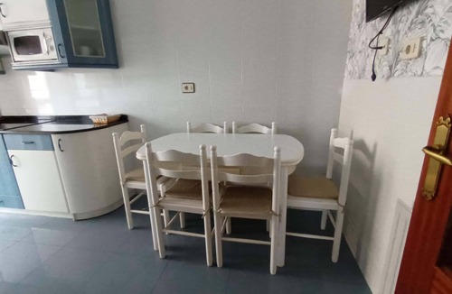 Barakaldo Apartment | Spacious 3 bedroom apartment + free parking near Bilbao and Cruces Hospital