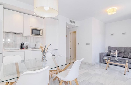 Centro - Sagrario Apartment | Spacious and modern Apartment with free parking in the heart of Granada 5