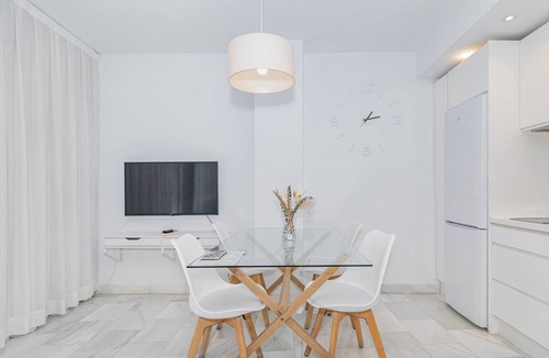 Centro - Sagrario Apartment | Spacious and modern Apartment with free parking in the heart of Granada 6