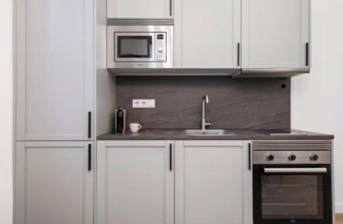 Delicias Apartment | Spacious Apartment Near Atocha Station for Families, Groups & Business Travelers