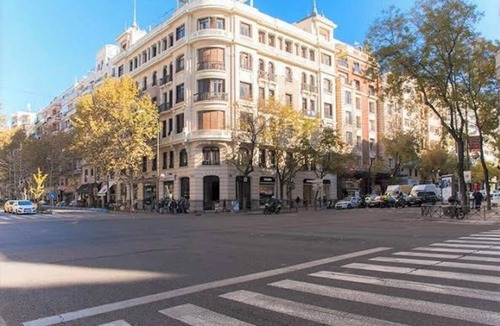 Goya Apartment | Spacious Family Apartment in Goya – Steps from Movistar Arena
