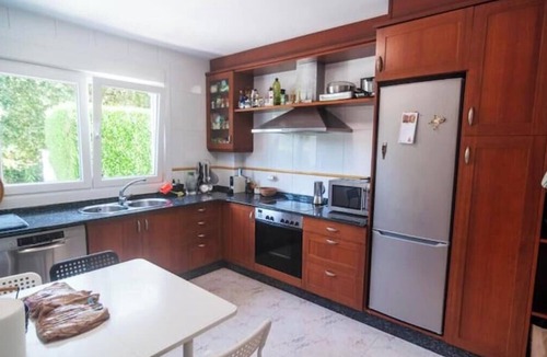 Teo Ski Chalet | Spacious rural house with private swimming pool 5 km from Santiago de Compostela.