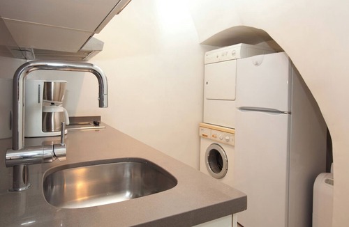 Ciutat Vella House | Split-level apartment in Barceloneta near sea