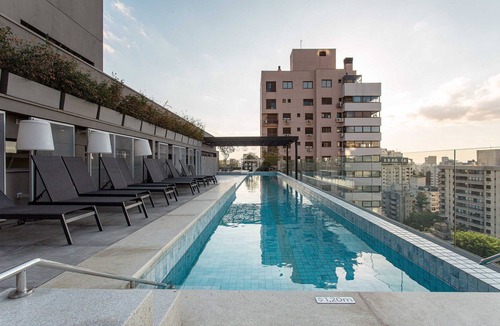 Mont'Serrat Apartment | Studio com Design Moderno em Bairro Tranquilo