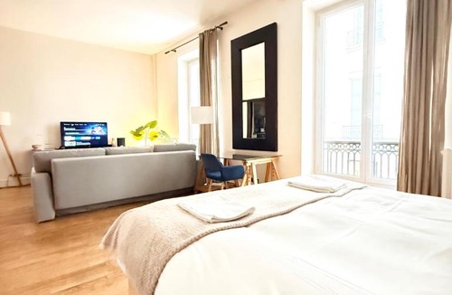 Saint-Thomas-d'Aquin Apartment | Studio Saint Germain