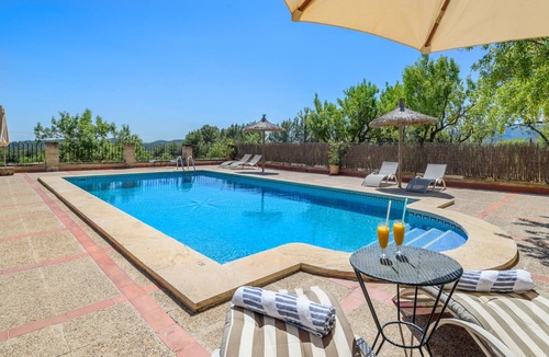 Calvia House | Studio Son Malero with Shared Pool and Wi-Fi
