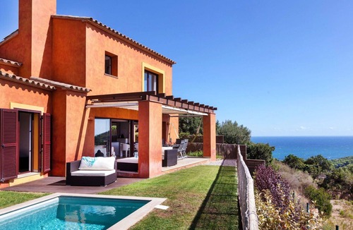 Sa Riera House | Stunning private villa for 8 people with private pool, WIFI, A/C, TV and patio