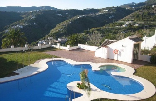 Frigiliana Apartment | Stunning views, centrally located modern apartment. Air con, Pool, WiFi and Sky.
