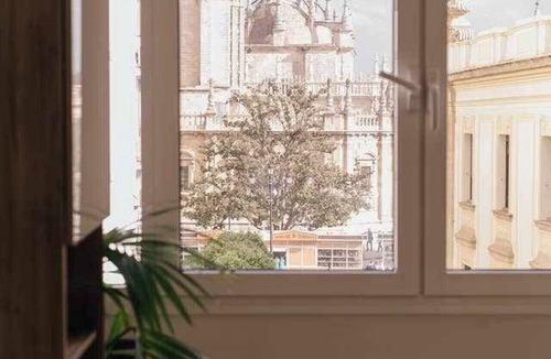 El Arenal Apartment | Stunning Views of Seville Cathedral