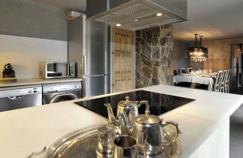 Urtx House | The Queixans Cabin with a Fireplace