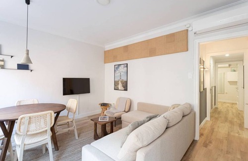 El Camp de l'Arpa del Clot Apartment | This bright designed apartment is the perfect base to discover Barcelona and experience all his charms while staying in a central location. Just 20 mins walking from Sagrada Familia.
