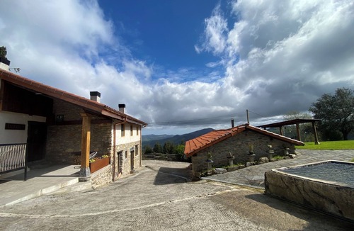Aia Apartment | This rural apartment has 65m2, 3 bedrooms and 2 bathrooms, in addition to the kitchen-living room.