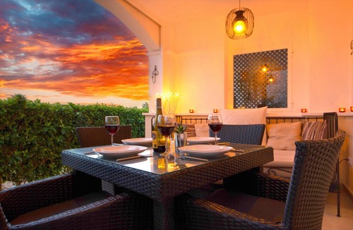 Roldan House | Townhouse overlooking golf course