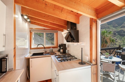 Mogan House | Vacation Home 'Arguineguín Retreat' with Mountain View, Wi-Fi and Air Conditioning