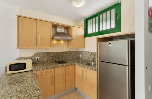 Playa del Ingles Apartment | Vacation Apartment 'Apartamento Yumbo Centro' with Shared Pool, Private Balcony and Wi-Fi