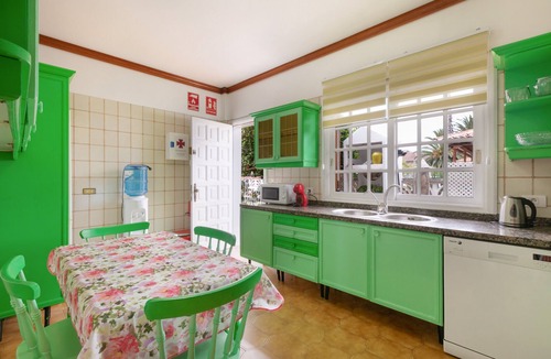 Tegueste Villa | Vacation Chalet Isla Tenerife with Sea Views, Private Terrace and Wi-Fi
