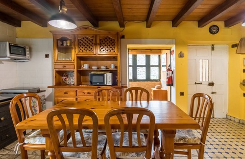 Arredondo House | Vacation Home 'El Rincón De La Naturaleza' with Private Garden, Balcony and Wi-Fi