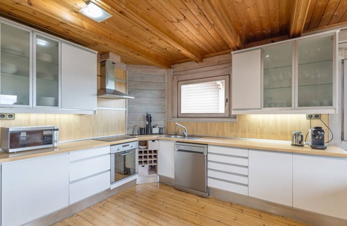 Argentona House | Vacation Home 'Finland House Barcelona' with Sea Views, Wi-Fi & Air Conditioning