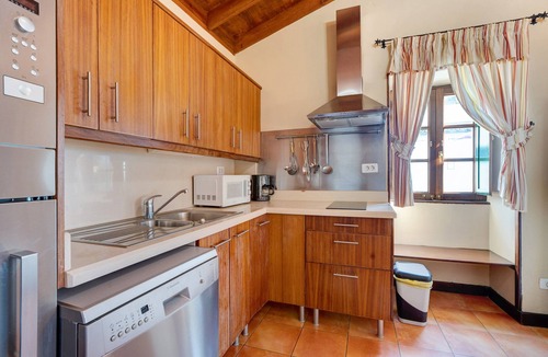 Garachico House | Vacation Home "La Hacienda" with Sea View, Private Terrace & Wi-Fi