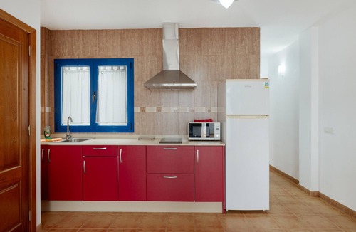 Caleta de Sebo House | Vacation Home 'Rojo' with Sea View and Wi-Fi