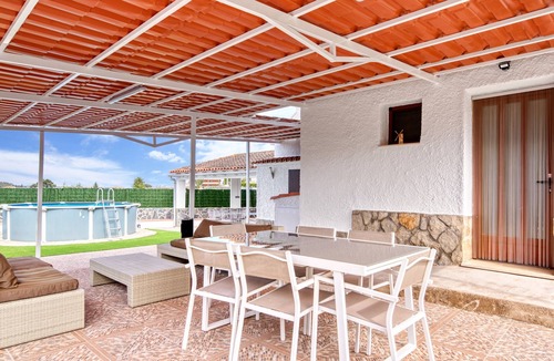 Macastre House | Vacation Home "Violeta Grande" with Mountain View, Private Pool & Wi-Fi