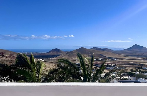 Nazaret Villa | Vacation Villa 'Haley's - Luxury in Lanzarote' with Mountain View, Private Terrace and Wi-Fi