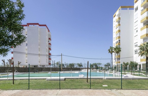 Valdelagrana Apartment | Valdelagrana Beach & Pool Apartment with Shared Pool, Private Terrace, and Wi-Fi