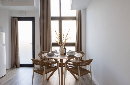 Safranar Apartment | Valencia Urban Suite V | 4 Guests | A/C & Wi-Fi | Near the City Center