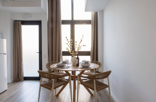 Safranar Apartment | Valencia Urban Suite VII | 4 Guests | A/C & Wi-Fi | Near the City Center