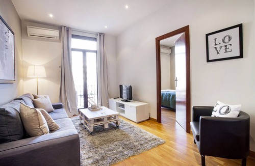 Sant Antoni Apartment | Viladomat Eixample Apartment