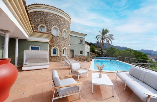 Palau-Saverdera Villa | Villa 10 pers, sea view on the Costa Brava 5 min from the beach of Roses with swimming pool