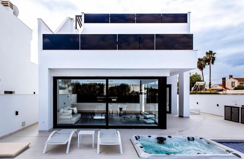 Santiago de la Ribera Villa | Villa Adela