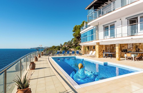 Lloret de Mar Villa | Villa "Bergantin" with Sea View, Pool & Wi-Fi