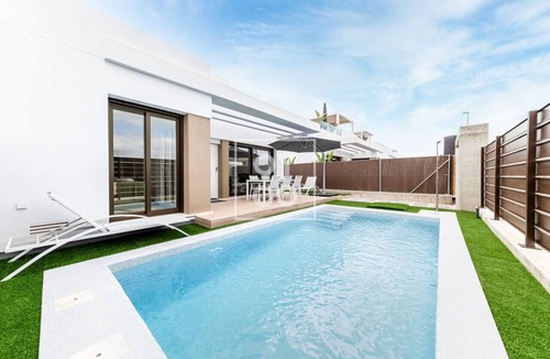 Lo Rufete Villa | Villa Bienvida, heated pool, superb interior and views - by OYOOSTAYS