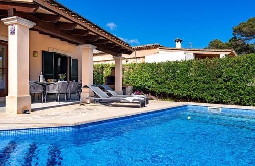 Son Moja Ski Chalet | Villa Esquina in Son Mojer-Cala Santanyí, near the beach, with pool and wifi