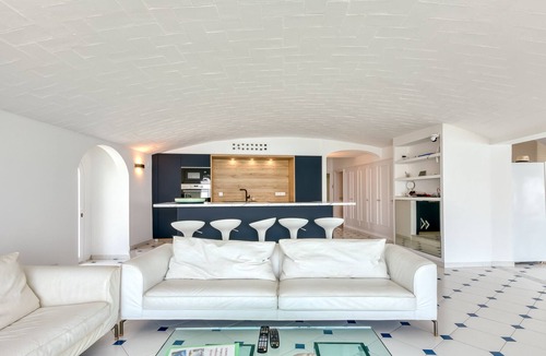 Almadraba-Canyelles Ski Chalet | VILLA LOU Roses